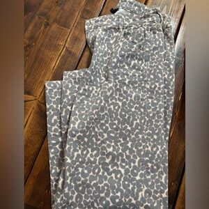 Cheetah Print jeans, mid-rise, relaxed fit